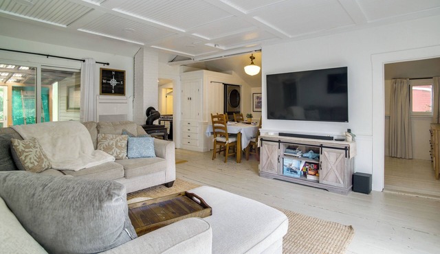 Access to Centerville's Resident Beaches! Cozy Gem in Centerville