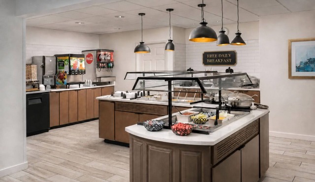 Accessible 1BR Suite | Hot Breakfast & Pool Access