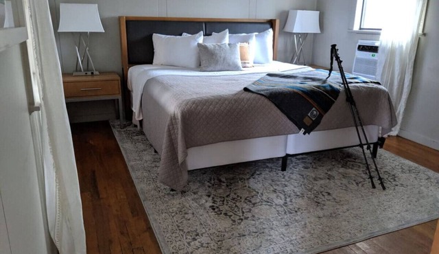 Adventure Cabin 4 with King Bed in Eureka Springs