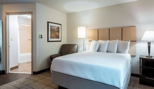 Affordability Meets Comfort! FREE Parking Onsite, Pets Allowed