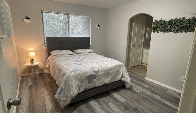 Affordable Private Room~ Lake Houston