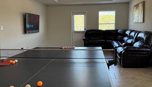 All-King 3BR 2BA Invitation Oak Retreat with Ping Pong Fun
