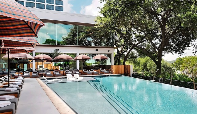 Always a Great Idea To Unwind! 4 Relaxing Units w/Lake View, Pets Allowed, Pool