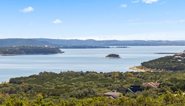 Amazing 4 bdrm Home w/Panoramic Lake Views in Hollows Resort! Pickleball, 4 Pools, Fitness Center!