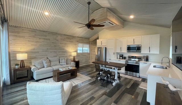Amazing Hill Country Getaway with Breathtaking Views w/Pool & Spa in Dripping Springs