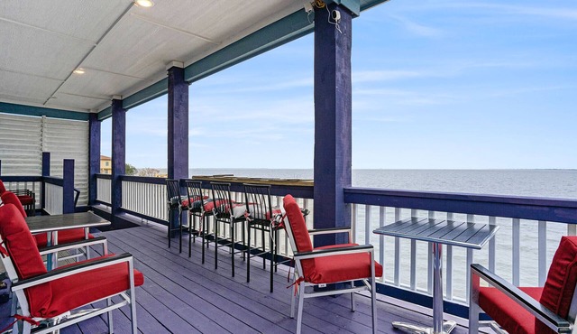Amazing Waterfront Views of Kemah Boardwalk 3B3B