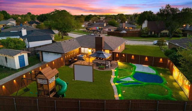 Amber - Hot Tub | Mini Golf | Playset | Game Room!