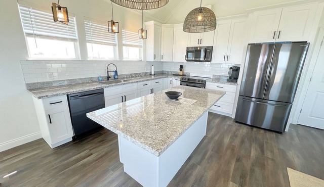AMO - Beachfront - Island Realty
