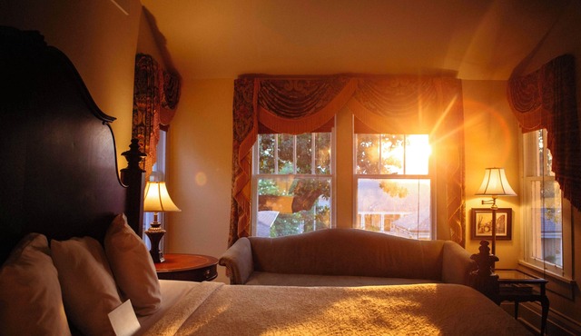 Anchuca Historic Mansion & Inn