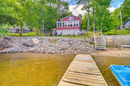 Androscoggin Lakefront Cottage, Boat Dock and Views! in Winthrop