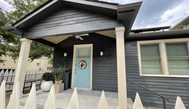 Artist Tanner 2-Bed Cottage off the Streetcar Line