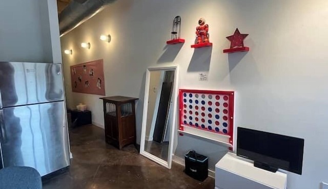 Artistico-Styled Studio Loft Sleeps 5