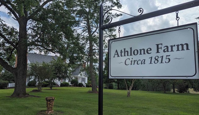 Athlone Farm: Spacious, Gorgeous Grounds, Historic Outbuildings, Summer Deals! in Amherst