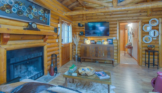 Authentic log cabin on Cedar Creek Lake - spectacular views from all 3 decks