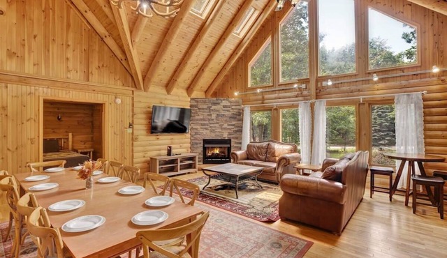 Authentic Pocono Log Cabin | Hot Tub | Lake Access in Blakeslee