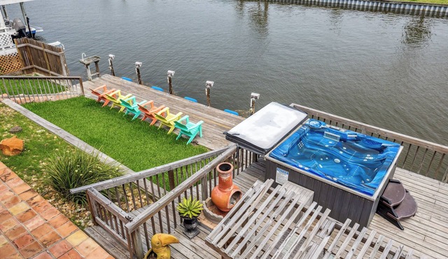 Backyard fishing & birdwatching - 3,600sqft home near beach w/hot tub, gazebo