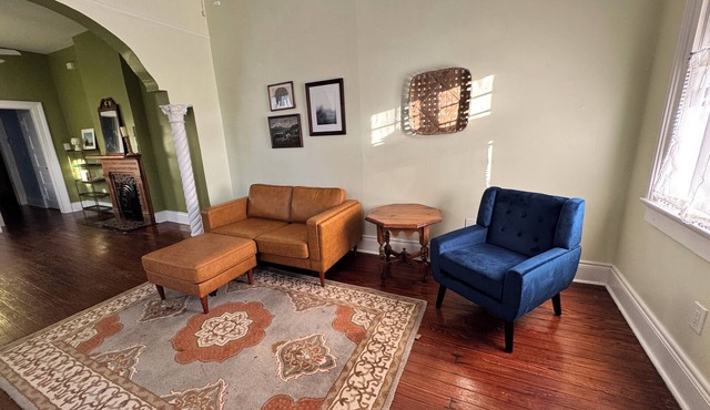 Banks St. Beauty - Walkable, Fun