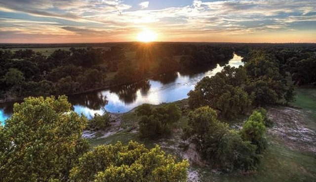 Bastrop/Smithville Beauty on the Colorado River
