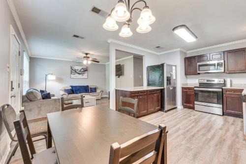 Baton Rouge Home w/Yard ~ 14 Mi to Downtown!
