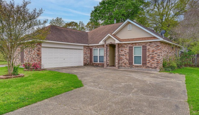 Baton Rouge Retreat w/Patio, Grill & Fire Pit!
