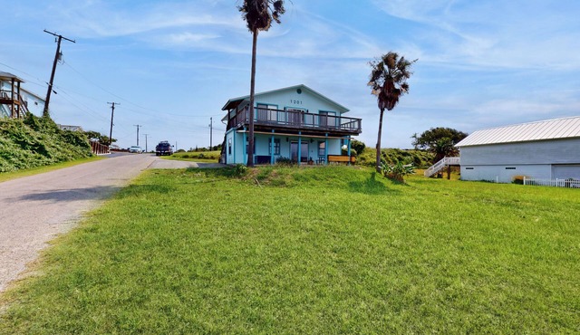 Bay Views & Beach Access: Ingleside Getaway