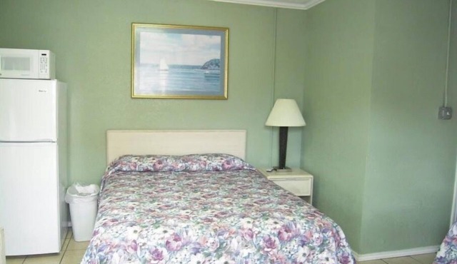 Bayfront Cottage Room 12
