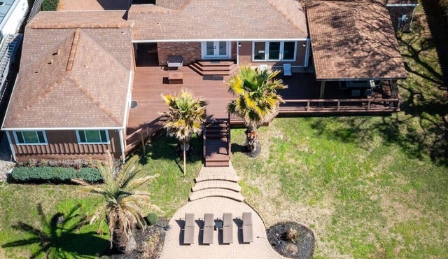Bayfront Luxury Oasis w Pool close to NASA Kemah