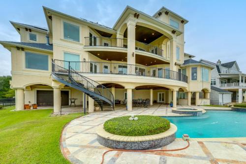 Bayfront Villa w/Million-Dollar Views in Seabrook