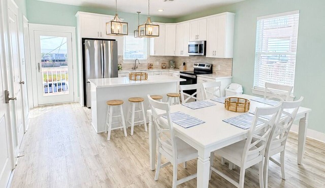 Baywinds condo #9: Spacious 4BR waterfront retreat in Grand Isle, LA. - Coastal Realty Group