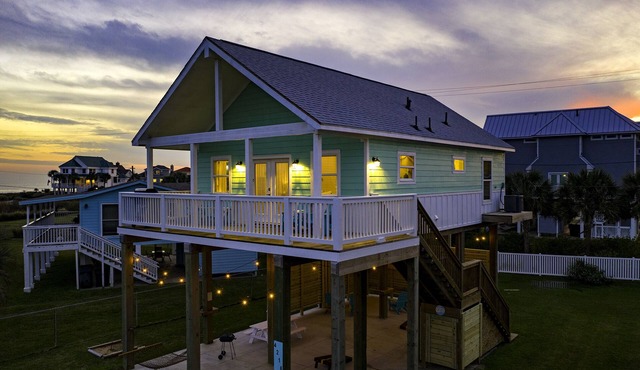 Beach Views/Walk to Beach/Entertainment/Cozy - The Salty Starfish