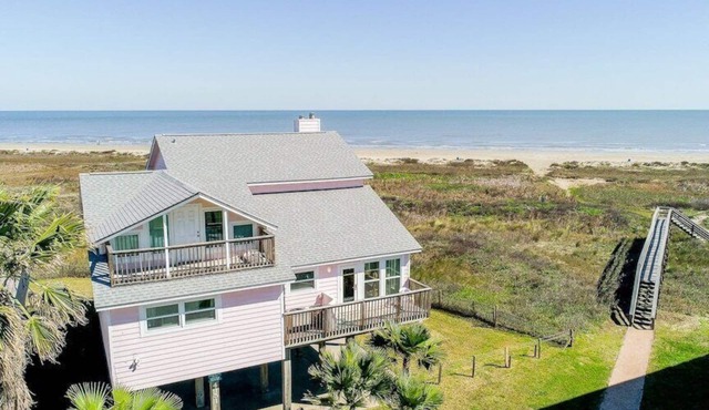 Beachfront Bliss: Steps to beach/Views, sleeps 14