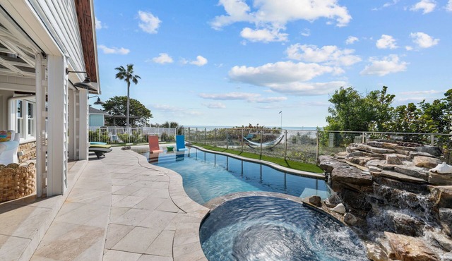 Beachfront cottage with private pool and hot tub! in Indian Rocks Beach