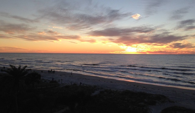 Beachfront Condo w/breathtaking full ocean & pool views, Top Flr, Small complex in Indian Rock Beach