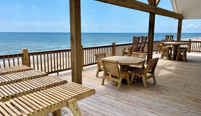 BEACHFRONT-HOTTUB- 5br-4ba, amazing deck, grill & chill, hoops, kids’ loft, pets