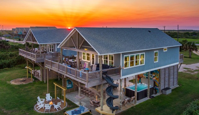 Beachfront Oasis! Swim Spa, Firepit, Slide + More!