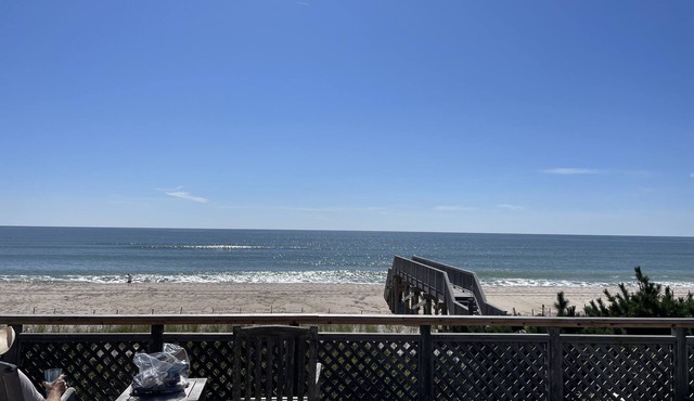 Beachfront Paradise with private walk to beach in Patchogue