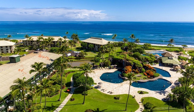 BEACHFRONT RESORT restaurants on site, Ocean & Pool Views! in Lihue