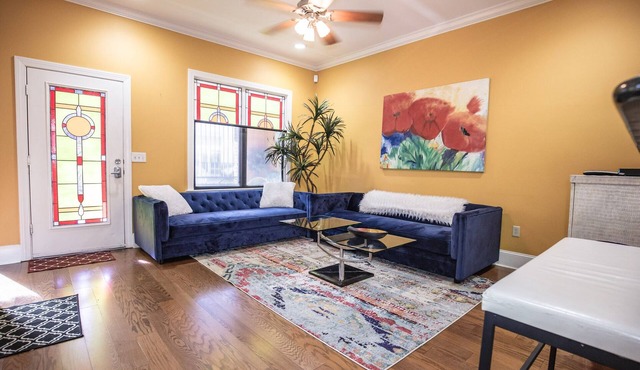 Beale 2 blocks, 2800 SqFt 9 beds 2car-garage 3 patios Trolley stop @front door