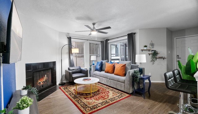 Beautiful 2BD/2BA in University Hills 9411