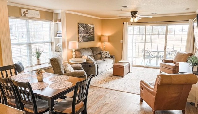 Beautiful 2BR/2BA Condo. Holiday Hills Near Branson Landing/No Stairs in Branson