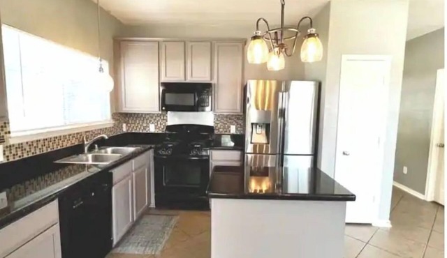 *Beautiful 3-bedroom 2 story home great location.
