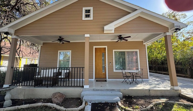 Beautiful 3-bedroom house near Downtown Fort Worth & Stockyards