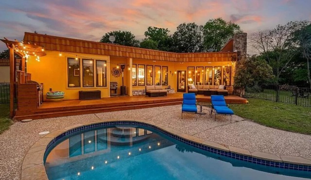 Beautiful 3 br 3 bath home with pool just minutes from Fort Worth