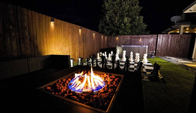 Beautiful 4-bedroom house in vibrant Austin with Hot Tub And Lively Back yard