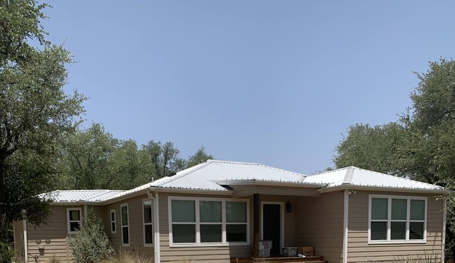Beautiful Cottage in the Hill Country- 2 mins from Lake Travis