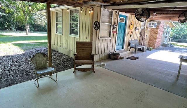 Beautiful Country Home on 11 Acres Near Toledo Bend Lake.