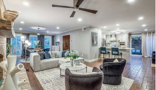 BEAUTIFUL HOME 1 MINUTE FROM NORTHPARK MALL!