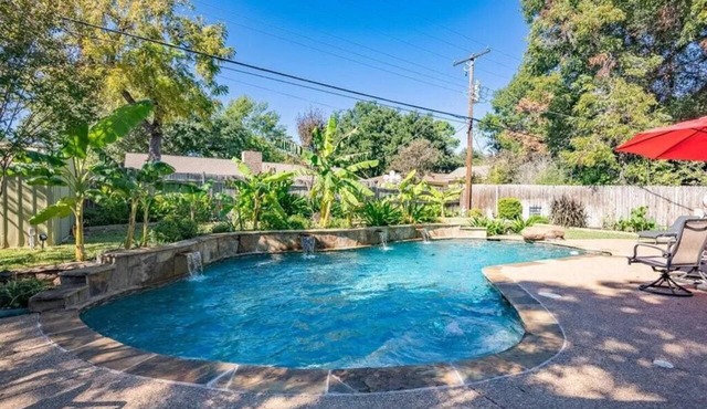 Beautiful Pool + Patio, Family-Friendly Home in Arlington