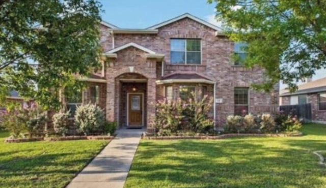 Beautiful*Royse City large Home Sleeps 15-18