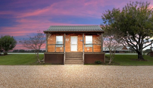 ★Beautiful Texas ranch retreat with lake.cabin#3 ★